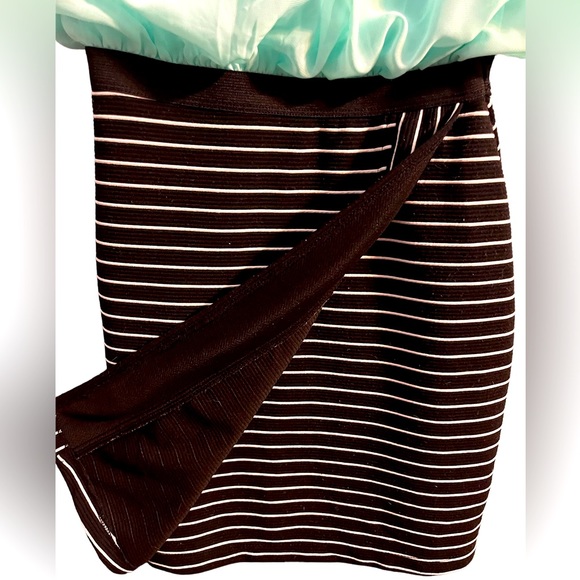 Speckles form fitting turquoise dress! - Picture 3 of 3